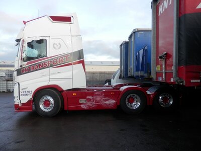 WSI WSI Volvo FH5 6x2 + 4-axle lowloader KNT Shotts Scotland