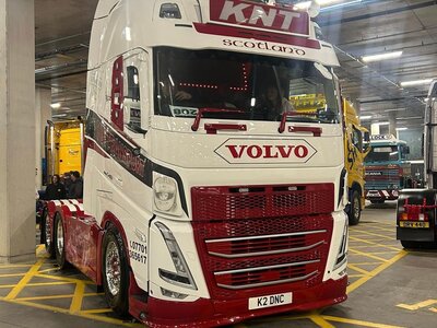 WSI WSI Volvo FH5 6x2 + 4-axle lowloader KNT Shotts Scotland
