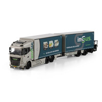 WSI DAF XG motorwagen 6x2 met 2-assige schuifzeilen trailer + 2-assige gemonteerde vorkheftruck INSUS B.V.