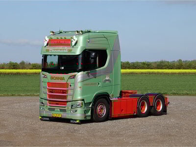 WSI WSI Scania S Highline 6x2 met 4-as verschuifbare vloer trailer ANDERS PIHLMAN