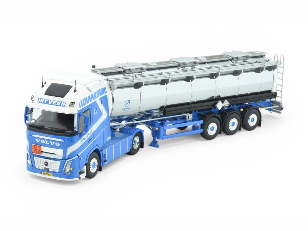 Tekno Tekno Volvo FH Aero Globetrotter XL met 3-assige verchroomde tankoplegger KEES IN 'T VEEN