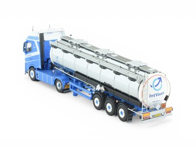 Tekno Tekno Volvo FH Aero Globetrotter XL met 3-assige verchroomde tankoplegger KEES IN 'T VEEN