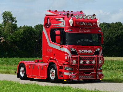 Tekno Tekno Scania NGR 530 V8 4x2 met 1-assige camper trailer (resin) FERRY "WEEDA"