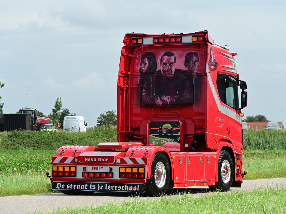 Tekno Tekno Scania NGR 530 V8 4x2 with 1-axle camper trailer (resin) FERRY "WEEDA"