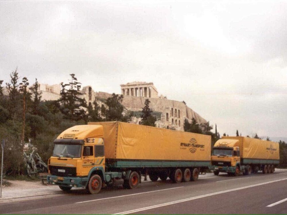 Tekno Tekno Iveco TurboStar  with 3-axle classic tilt trailer RYNART