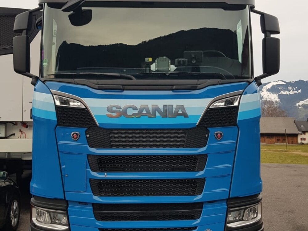 Tekno Tekno Scania S Highline 6x4 met 2-assige Resin Meusburger dieplader HEUSSI