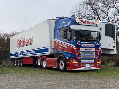 Tekno Tekno Scania NGS Highline met 3-assige koeloplegger PETER WOUTERS