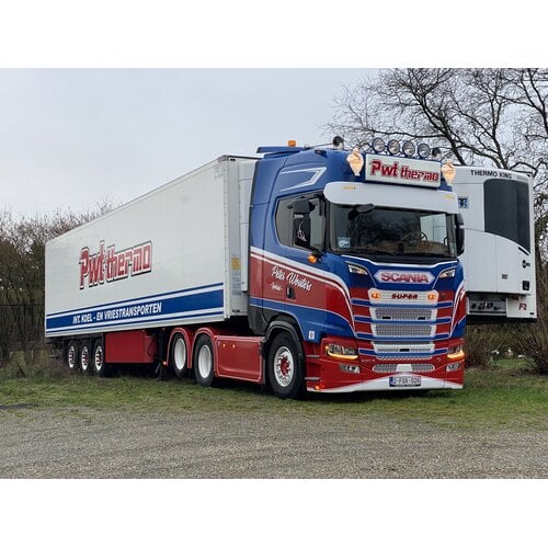 Tekno Tekno Scania NGS Highline met 3-assige koeloplegger PETER WOUTERS