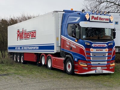 Tekno Tekno Scania NGS Highline met 3-assige koeloplegger PETER WOUTERS