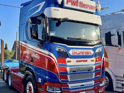 Tekno Tekno Scania NGS Highline met 3-assige koeloplegger PETER WOUTERS