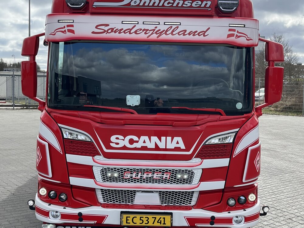Tekno Tekno Scania L riged truck with garbage buildup SEJER & SONNICHSEN