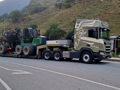 Tekno Tekno Scania Next Gen R-Highline 6x4 met Goldhofer dieplader BERGEN VON