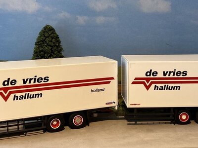 WSI WSI Scania R Highline 6x2 riged truck with 2-axle trailer DE VRIES HALLUM