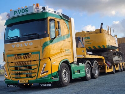 WSI WSI Volvo FH5 sleeper cab  6x2 with 4-axle semi wheel well lowloader P. VOS