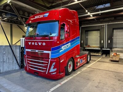 Tekno Tekno Volvo FH05 Globetrotter XL with 3-axle reefer trailer SIDLER/ Scale 1:87