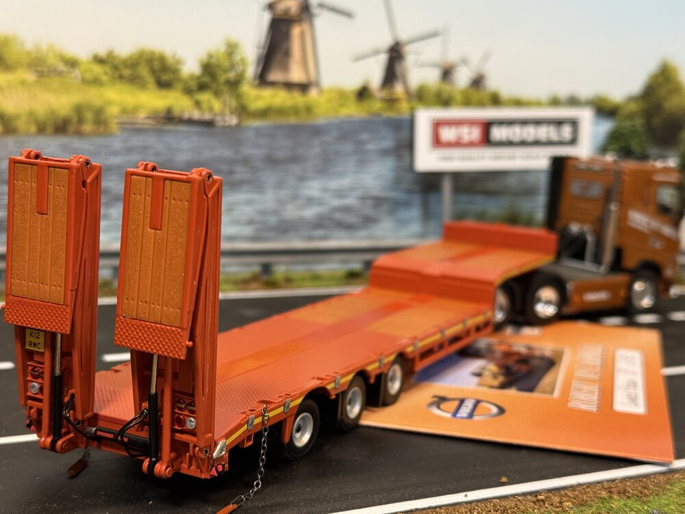 WSI WSI Volvo FH05 lowroof 6x4 with 3-axle lowloader ROBERT McCARROLL Glasgow Scotland