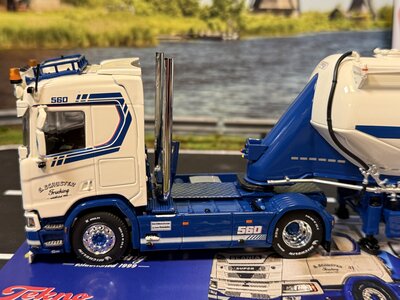 Tekno Tekno Scania Next Gen 560R with Feldbinder trailer SCHUSTER