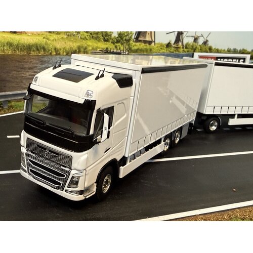 WSI WSI "EXCLUSIVE" Volvo FH4 Glob. 6x2 Rigid truck with curtainside trailer