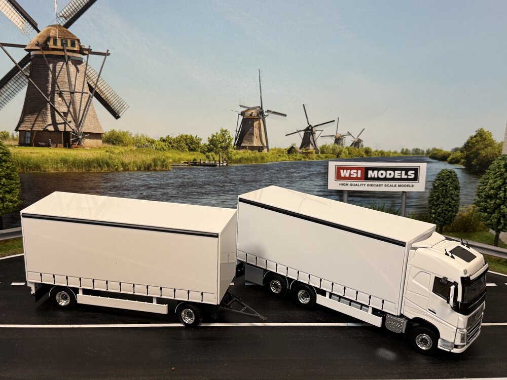 WSI WSI "EXCLUSIEF" Volvo FH4 Glob. 6x2 motorwagen met 2-as zeiloplegger
