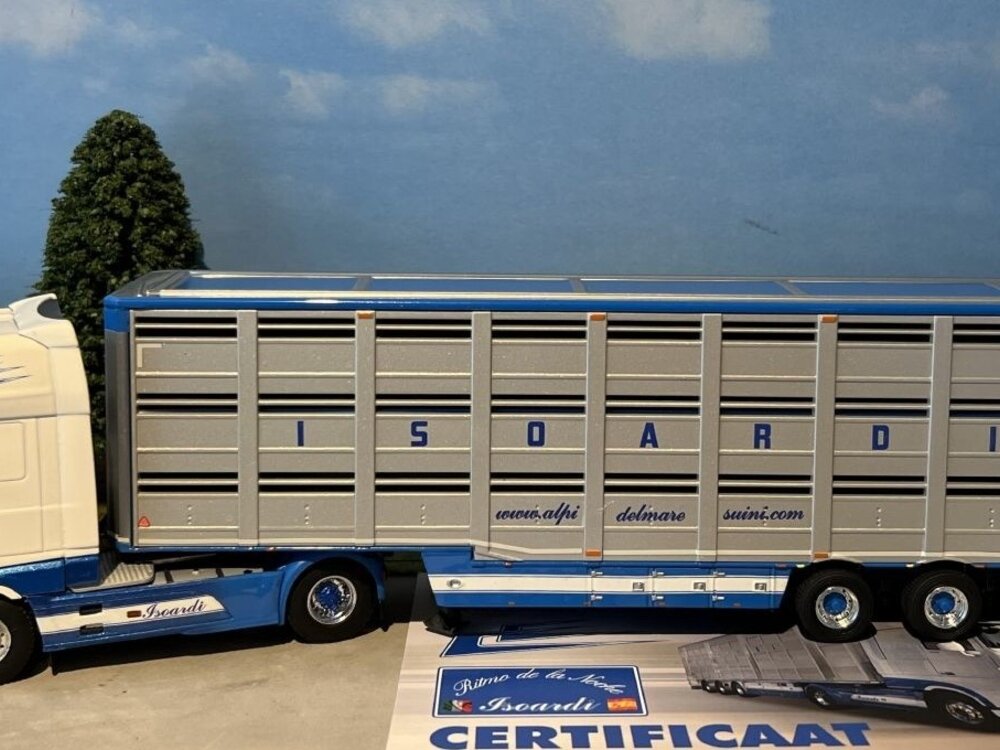 WSI WSI DAF XF Super Space Cab 4x2 met vee oplegger ISOARDI