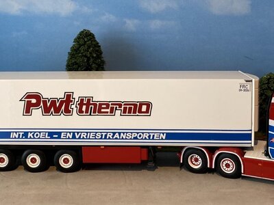 WSI WSI Scania S 6x2 met 3-as koeloplegger PWT