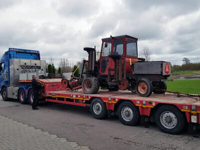 WSI WSI Volvo FH5 Globetrotter 6x4 with 4-axle semi low loader + ramps JESPER THYGESEN