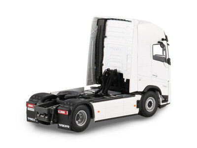 WSI WSI Volvo FH Aero Globetrotter XL 4x2 WHITE LINE
