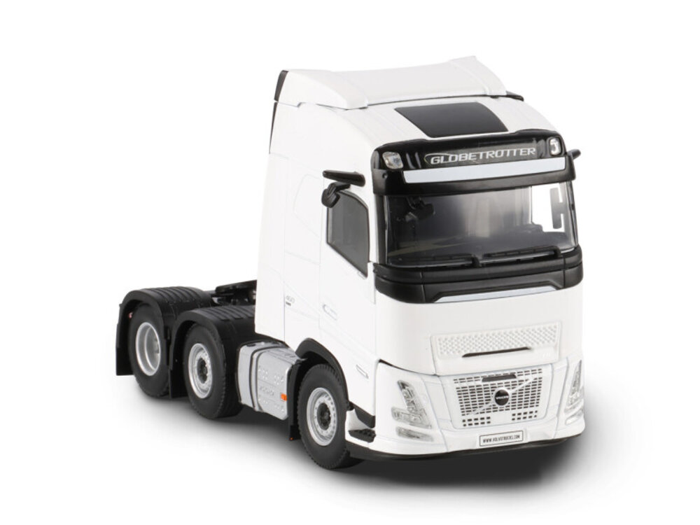 WSI WSI Volvo FH Aero Globetrotter 6x2 WHITE LINE