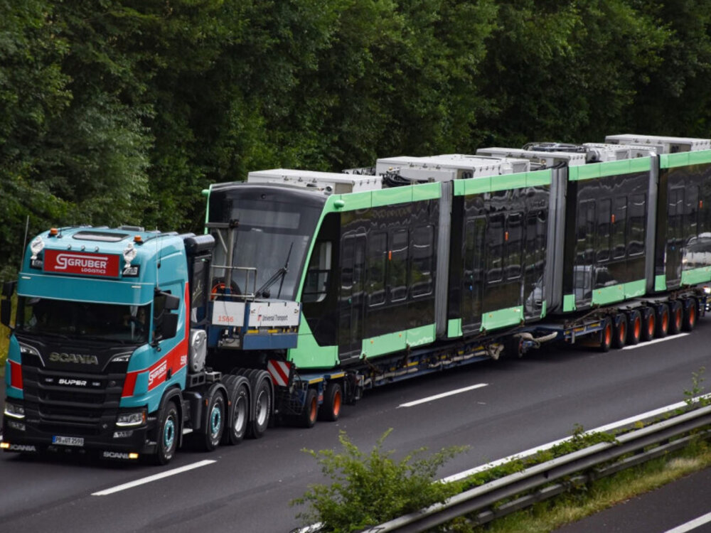 WSI WSI Scania R Highline 8x4 met 7-assige mannoovr +  2-assige dolly GRUBER