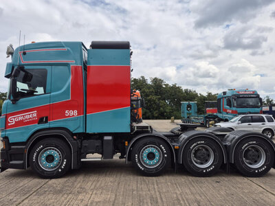 WSI WSI Scania R Highline 8x4 met 7-assige mannoovr +  2-assige dolly GRUBER