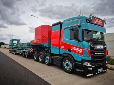 WSI WSI Scania R Highline 8x4 met 7-assige mannoovr +  2-assige dolly GRUBER
