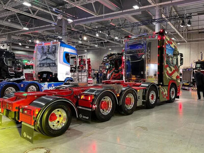 WSI WSI Scania R Highline 8x4 with add on axle MIDTSTØL