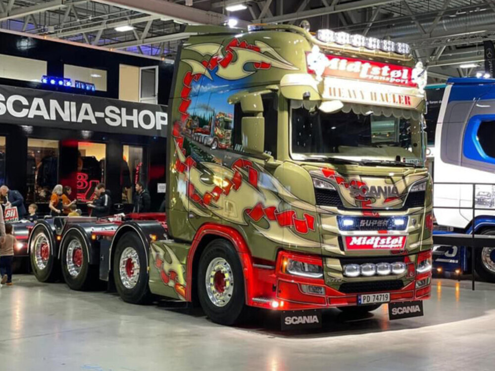 WSI WSI Scania R Highline 8x4 with add on axle MIDTSTØL