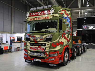 WSI WSI Scania R Highline 8x4 with add on axle MIDTSTØL