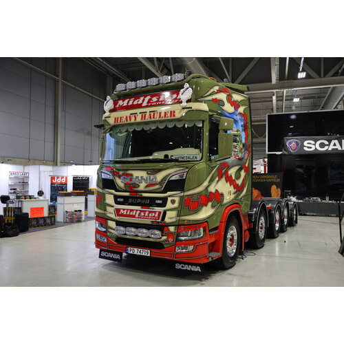 WSI WSI Scania R Highline 8x4 with add on axle MIDTSTØL