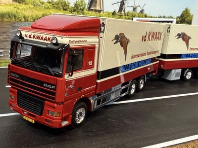 WSI WSI DAF 95XF space cab 6x2 rigid reefertruck with 2-axle reefertrailer VAN DER KWAAK