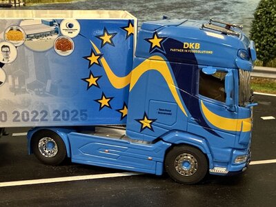 Cavallino Cavallino DAF XG+  with 3-axle boxtrailer DKB FOODSOLUTIONS