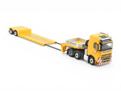 Tekno Tekno Volvo FH05 Globetrotter 6x2 with 2-axle lowloader FELDMANN
