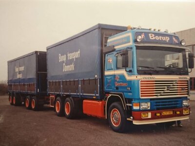 Tekno Tekno Volvo F16 Globetrotter motorwagen met 3-assige schamel aanhanger KAJ CHRISTIANSEN