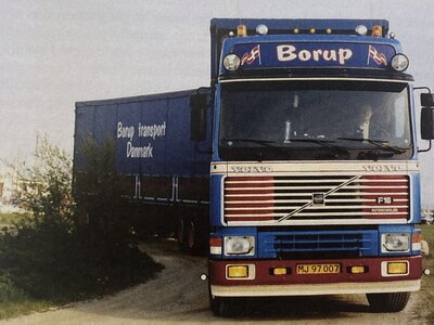 Tekno Tekno Volvo F16 Globetrotter motorwagen met 3-assige schamel aanhanger KAJ CHRISTIANSEN