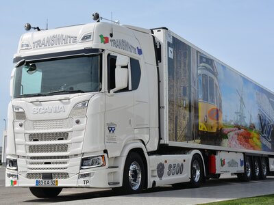 Tekno Tekno Scania Next Gen 500S met 3-assige koeloplegger TRANSWHITE