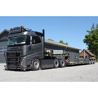 WSI Volvo FH5 sleeper cab  6x4 with 3-axle lowloader SORO