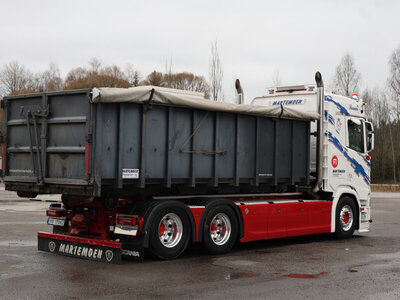 WSI WSI Scania R Normal 6x2 motorwagen met haakarm systeem + 15m3 container MARTEMOEN