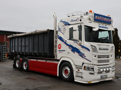 WSI WSI Scania R Normal 6x2 riged truck with hooklift system + 15m3 container MARTEMOEN