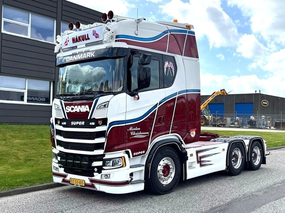 Tekno Tekno Scania NGS Highline 6x2 met 3-assige gesloten oplegger MORTEN CHRISTENSEN HÅKULL
