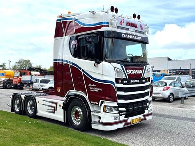 Tekno Tekno Scania NGS Highline 6x2 with 3-axle box trailer MORTEN CHRISTENSEN HÅKULL