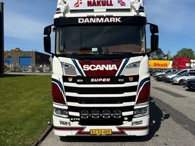 Tekno Tekno Scania NGS Highline 6x2 met 3-assige gesloten oplegger MORTEN CHRISTENSEN HÅKULL