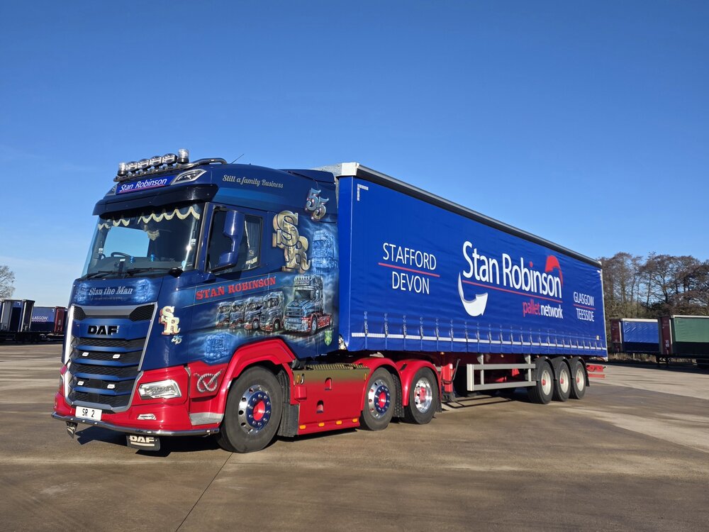 Tekno Tekno DAF XG 6x2 with 3-axle curtainside trailer STAN ROBINSON