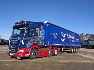 Tekno Tekno DAF XG 6x2 with 3-axle curtainside trailer STAN ROBINSON