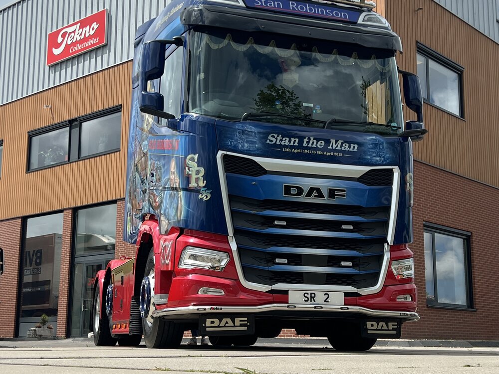 Tekno Tekno DAF XG 6x2 with 3-axle curtainside trailer STAN ROBINSON